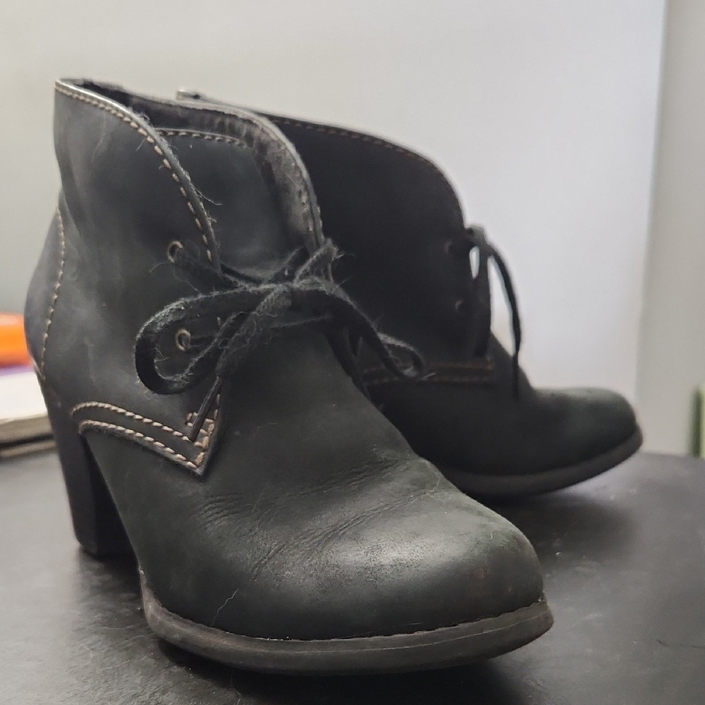 Black Lace Up Boots with Chunky Heel